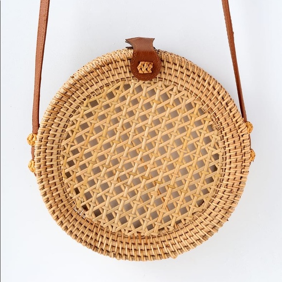 NWOT Lulu’s Tan Round Woven Rattan Purse - Picture 2 of 11